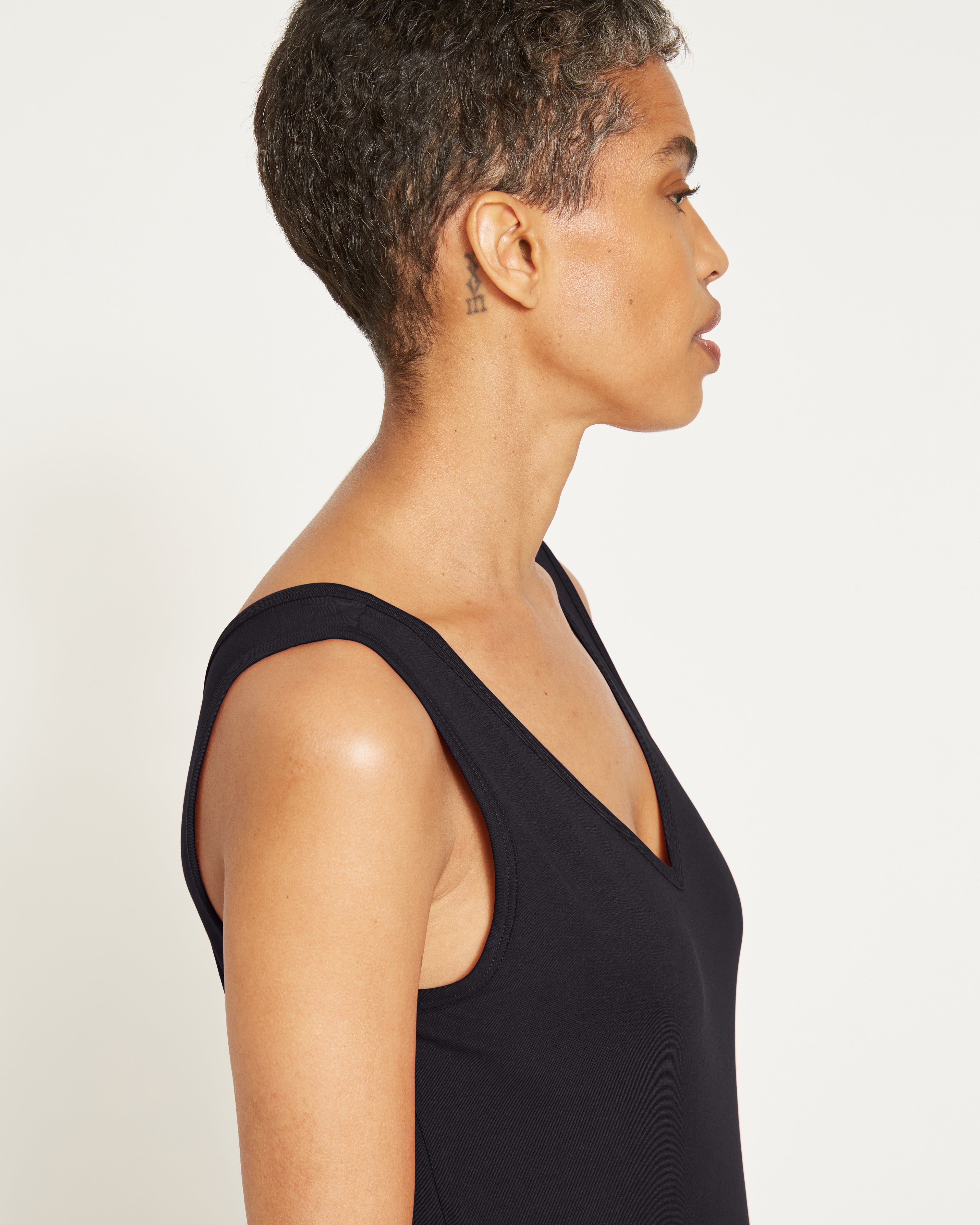 Double V Tank - Black